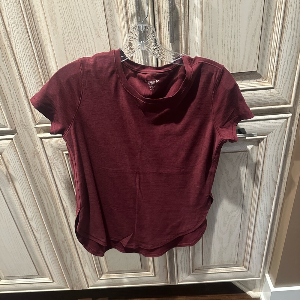 Old Navy active breathe on shirt